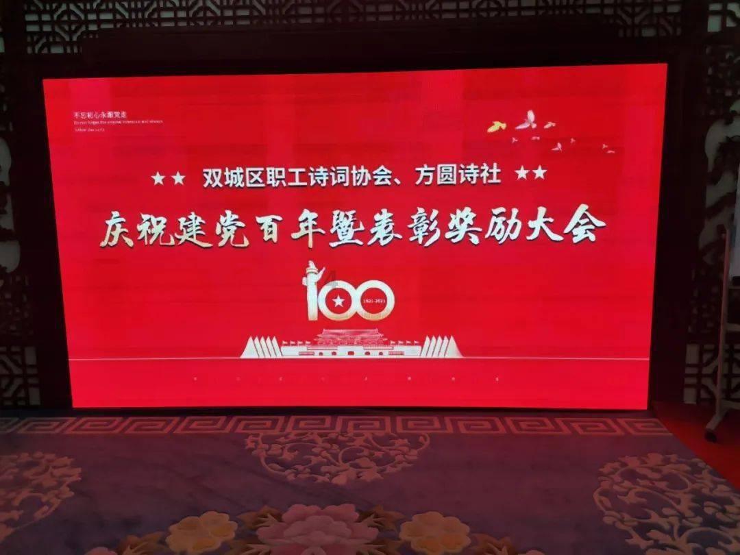 逃离黑白系房屋